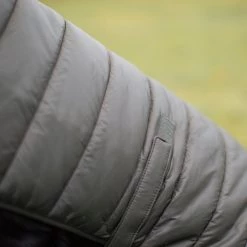 Discount ⭐ Barbour Baffle Quilt 🐶 Dog 🧥 Coat 🔥 -Lords & Labradors Sales barbour baffle quilt dog coat olive velcro close up