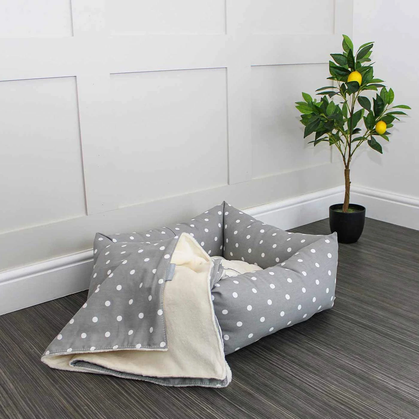 New ๐ฅ Lords & Labradors Box Bed For ๐ Dogs - Spots & Stripes Collection ๐ 3 New ๐ฅ Lords & Labradors Box Bed For ๐ Dogs - Spots & Stripes Collection ๐ - Image 3
