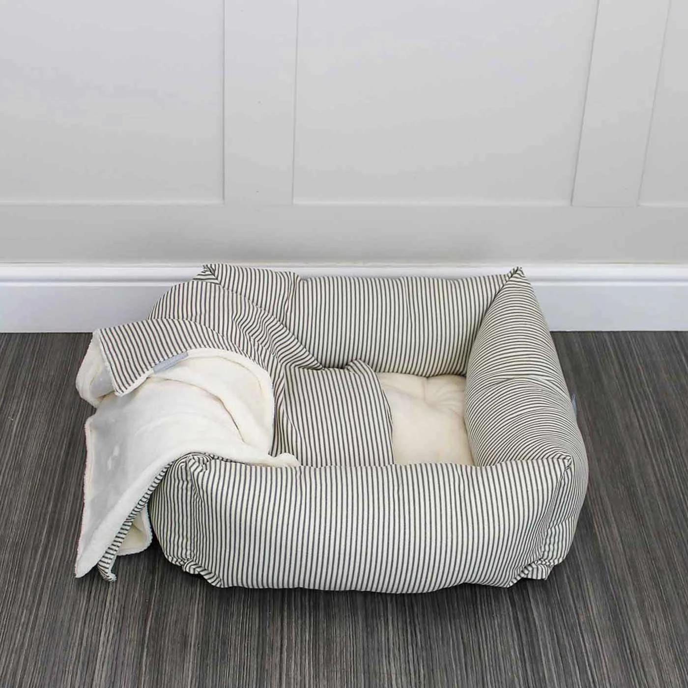 New ๐ฅ Lords & Labradors Box Bed For ๐ Dogs - Spots & Stripes Collection ๐ 8 New ๐ฅ Lords & Labradors Box Bed For ๐ Dogs - Spots & Stripes Collection ๐ - Image 8