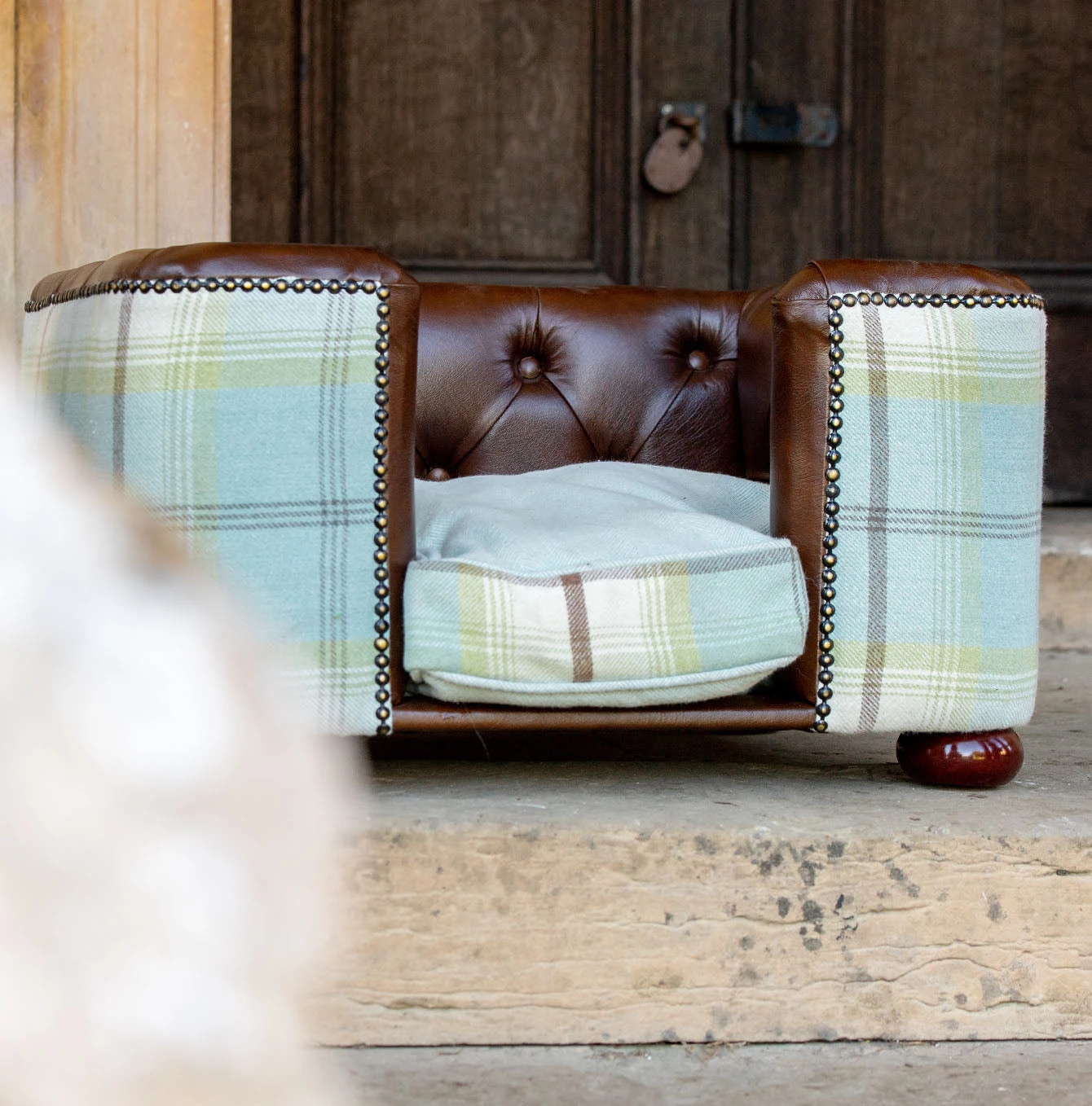 Flash Sale 👍 Lords & Labradors Tetford 🐕 Dog Chesterfield in Tan Leather & Duck Egg Tweed 🛒 7 Flash Sale 👍 Lords & Labradors Tetford 🐕 Dog Chesterfield in Tan Leather & Duck Egg Tweed 🛒 - Image 7