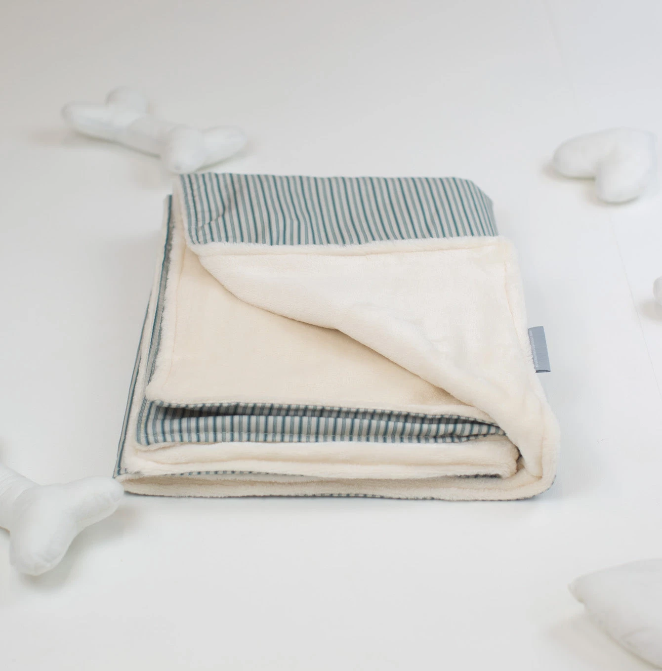 Outlet โ Personalised ๐ถ Dog & Puppy Blanket By Lords & Labradors - Spots & Stripes collection ๐ 25 Outlet โ Personalised ๐ถ Dog & Puppy Blanket By Lords & Labradors - Spots & Stripes collection ๐ - Image 25