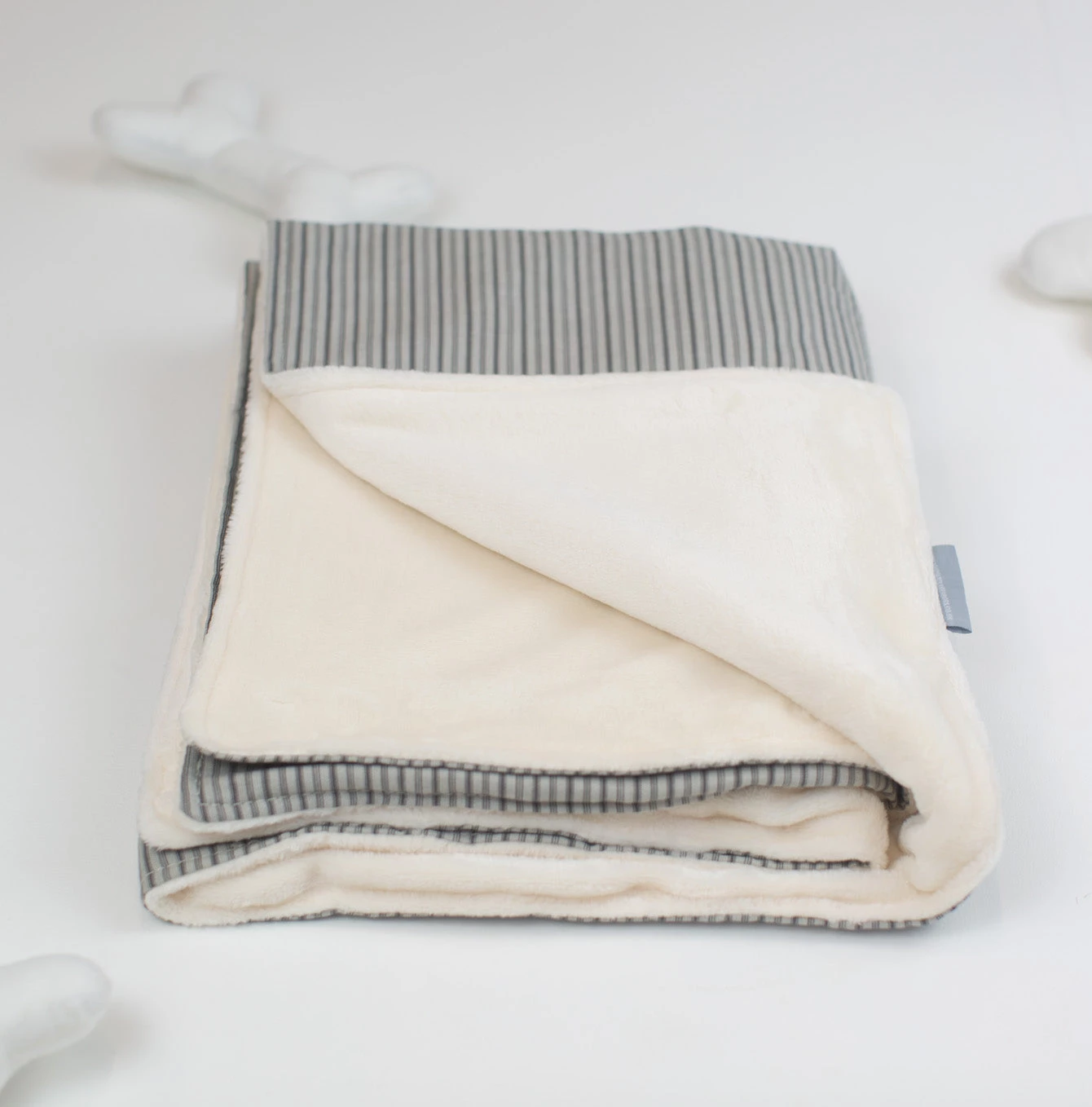 Outlet โ Personalised ๐ถ Dog & Puppy Blanket By Lords & Labradors - Spots & Stripes collection ๐ 17 Outlet โ Personalised ๐ถ Dog & Puppy Blanket By Lords & Labradors - Spots & Stripes collection ๐ - Image 17