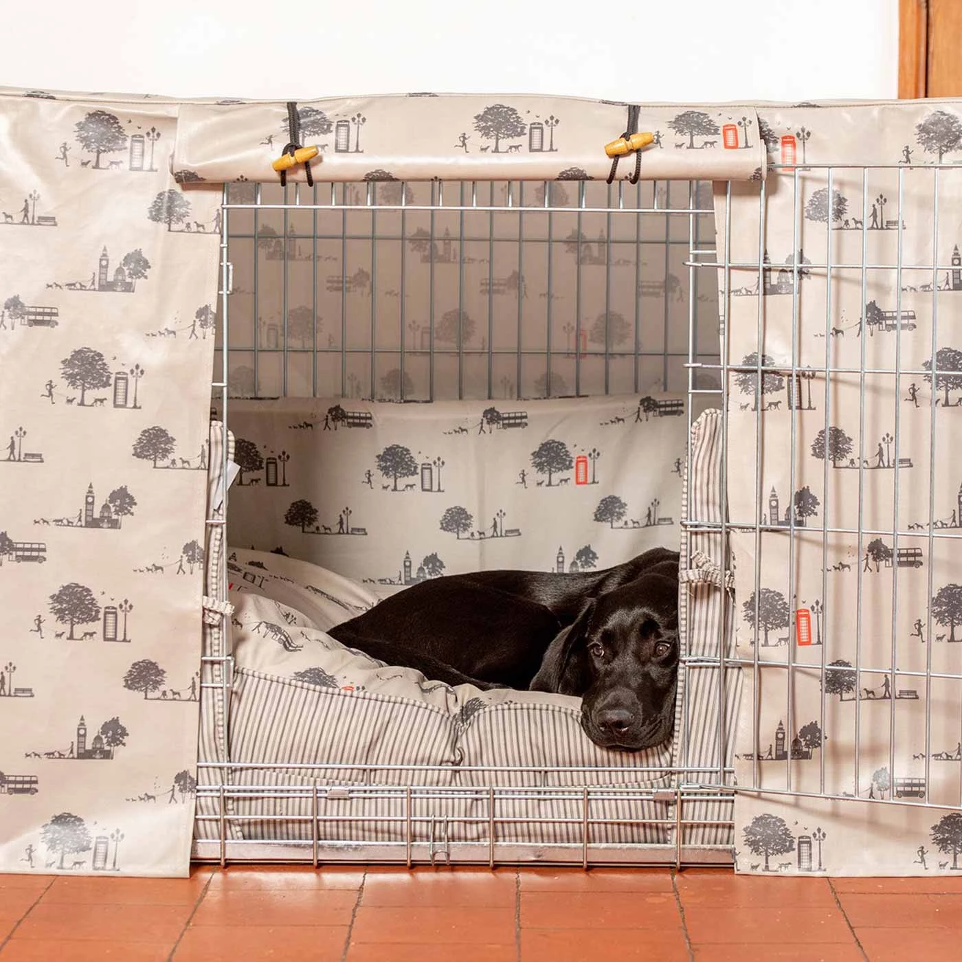 Best deal 🎉 Dog Crate Cover in Hyde Park Oil Cloth by Lords & Labradors ❤️ 1 Best deal 🎉 Dog Crate Cover in Hyde Park Oil Cloth by Lords & Labradors ❤️