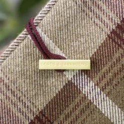 Budget ⌛ Dog Crate with Cosy Tweed Crate Cover by Lords & Labradors 🤩 16 Budget ⌛ Dog Crate with Cosy Tweed Crate Cover by Lords & Labradors 🤩 -Lords & Labradors Sales lords and labradors crate tweed crate cover set silver crate close up