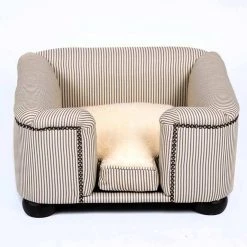 New 🎉 Lords & Labradors Personalised Tetford Concept Cat Chesterfield 🧨 -Lords & Labradors Sales personalised tetford concept cat chesterfield front studio