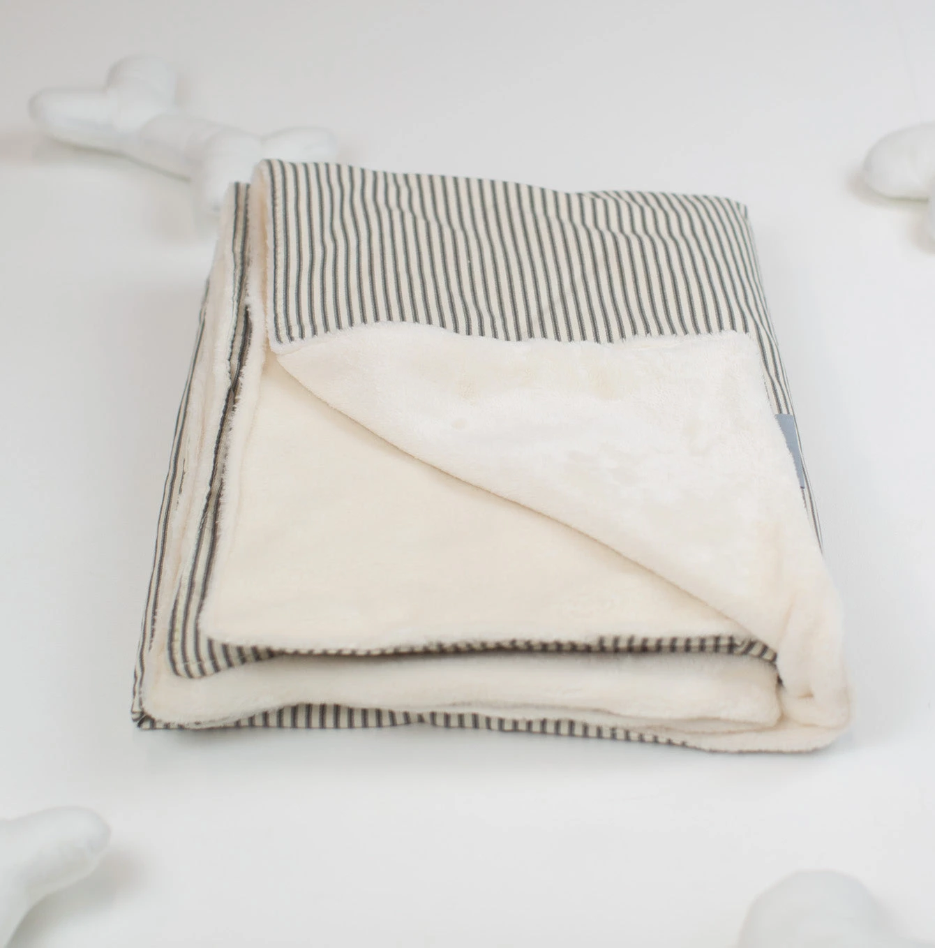 Outlet โ Personalised ๐ถ Dog & Puppy Blanket By Lords & Labradors - Spots & Stripes collection ๐ 15 Outlet โ Personalised ๐ถ Dog & Puppy Blanket By Lords & Labradors - Spots & Stripes collection ๐ - Image 15